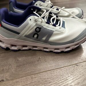 OnCloud CloudVista running shoes - size 7